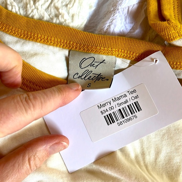 Merry Mama & Merry Mini Christmas Tees - Picture 4 of 5